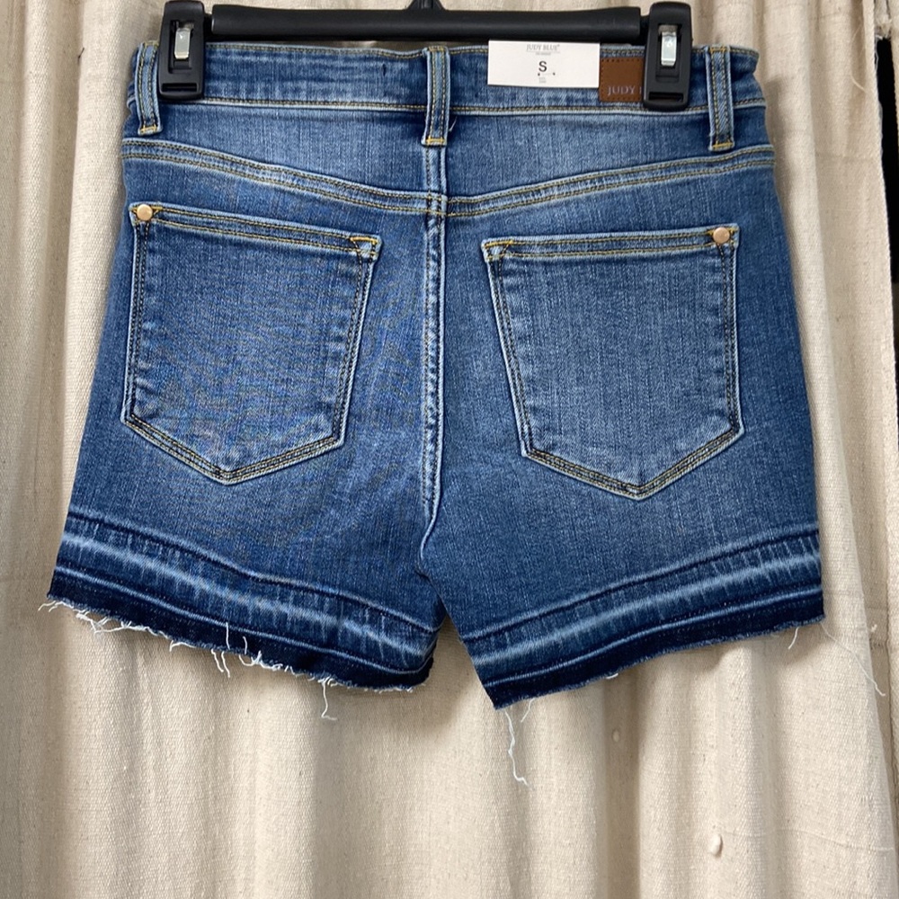 Judy Blue Shorts 15268 - Picture 2 of 3